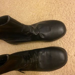 Women’s boots size 10